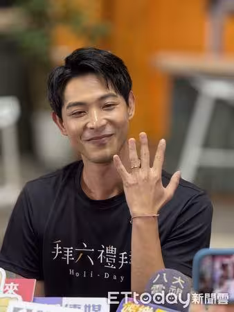 連晨翔甜笑秀婚戒!交往半年內幕全說了 認「孩子來得太突然」fu來了沒避孕