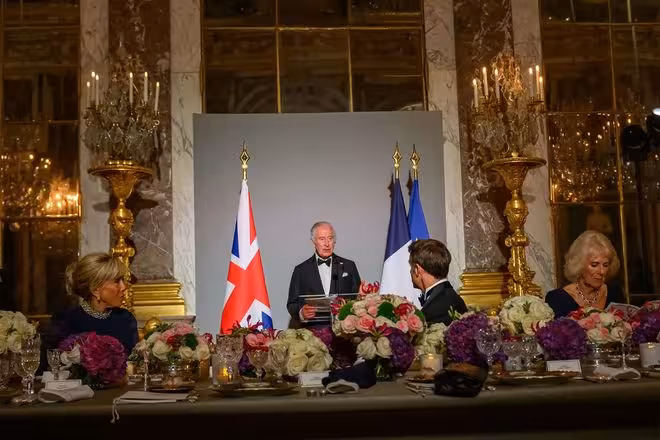 英法「虐戀」重燃！查爾斯國王國宴驚喜表白馬克龍？