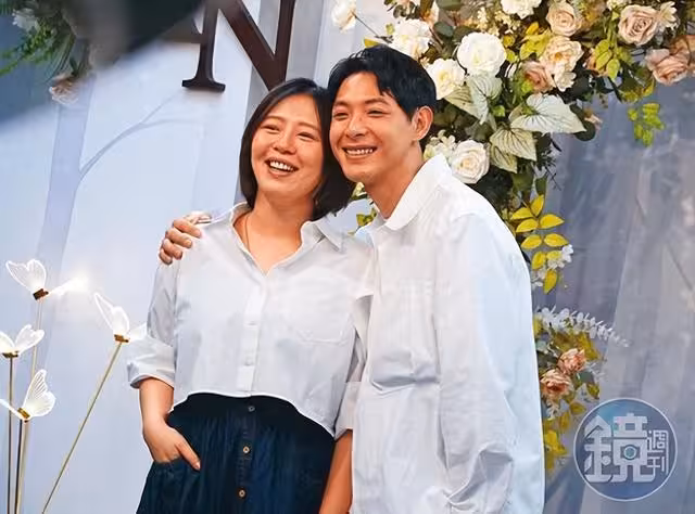 直擊劉品言連晨翔登記結婚! 「現場1舉動狂灑糖」 挺5月孕肚奔戶政