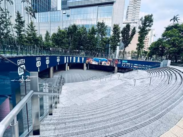 五月天太狂了！　「斥資2000萬」把台北變超美樂園...超萌喵星人登101