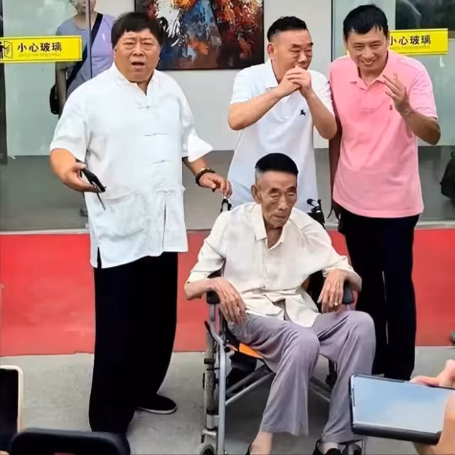 楊議也沒想到，曾經畢恭畢敬的郭德綱，這次沒給他留「一絲體面」