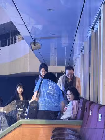 直擊/GD爸爸飛來台灣!霸氣裝扮超潮 現身3樓包廂「全程看兒子」