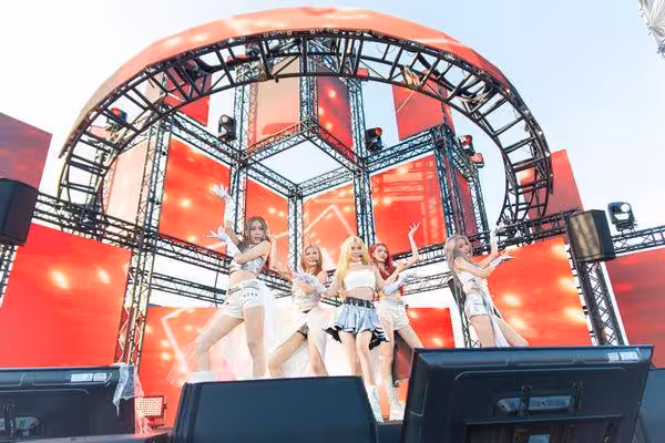 女團ELL&s嗨翻S2O!清涼戰袍登音樂節舞台「公布好消息」