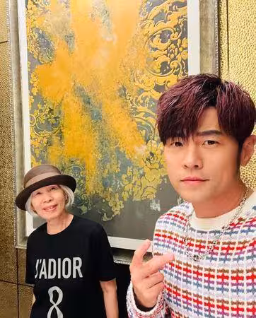 周杰倫同框GD「身後是畢卡索名畫」!《火槍手》破億…家中不只一幅
