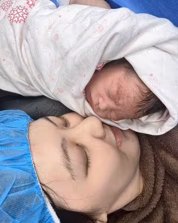 劉雨柔順產女兒!醫護驚呼「也太長了」 她喜曝全家福