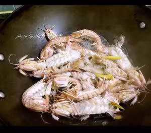 無油炸版的椒鹽皮皮蝦和巧撥蝦殼的方法