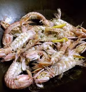 無油炸版的椒鹽皮皮蝦和巧撥蝦殼的方法