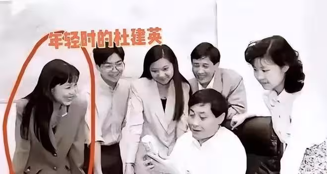 宗慶後被曝有7子，看了宗馥莉為他立的墓碑，才知道她早就布局了