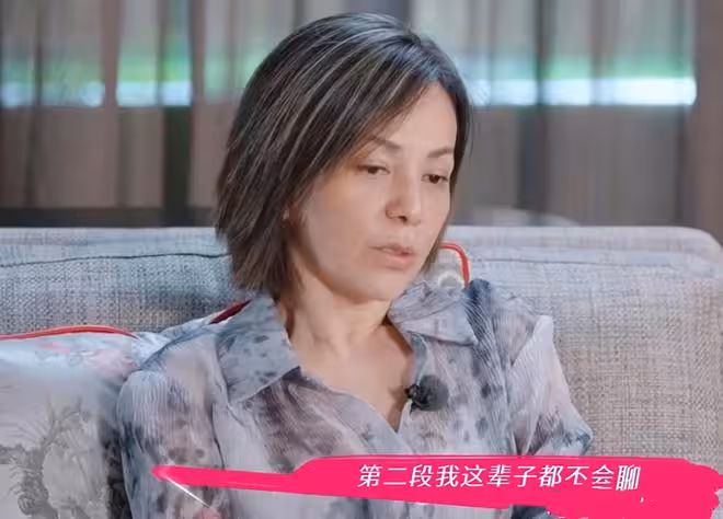 54歲王琳自曝「家醜」，承認自己水性楊花，被17歲兒子打的牙出血