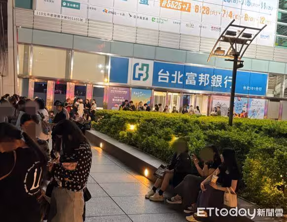 GD展覽之亂!工作人員緊急開會 「周邊全改預購」粉絲排隊熱爆