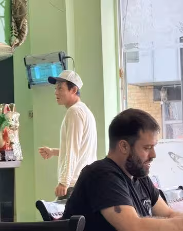 陳冠希被偷拍沒發火!倫敦餐廳溫馨陪妻女 網驚:真的變了