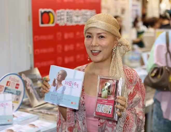 TVB前港姐患癌離婚,現身書展透露病情!避談兩個女兒話題!