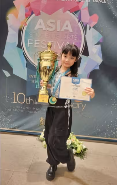 TVB男星演男一無望，砸500萬為兒女栽培興趣！兒子踢港超女兒獲韓團編舞指導！