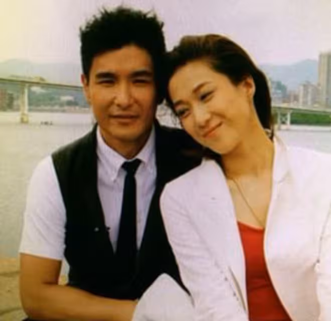 TVB前花旦內地再開唱！48歲TVB視帝現身掀全場高潮！直呼和他CP感很強