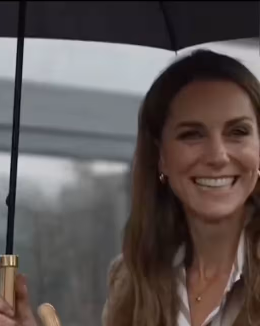 凱特王妃冒雨訪醫院,一句話化解英國陰雨天尷尬!