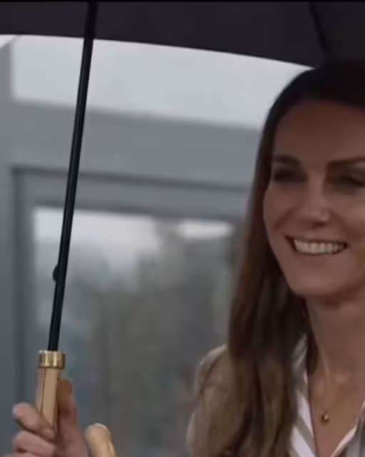 凱特王妃冒雨訪醫院,一句話化解英國陰雨天尷尬!