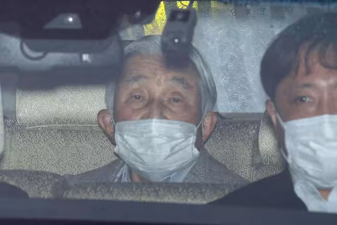 日本明仁上皇緊急入院，醫生嚴禁爬樓梯！查爾斯國王沉默不語…