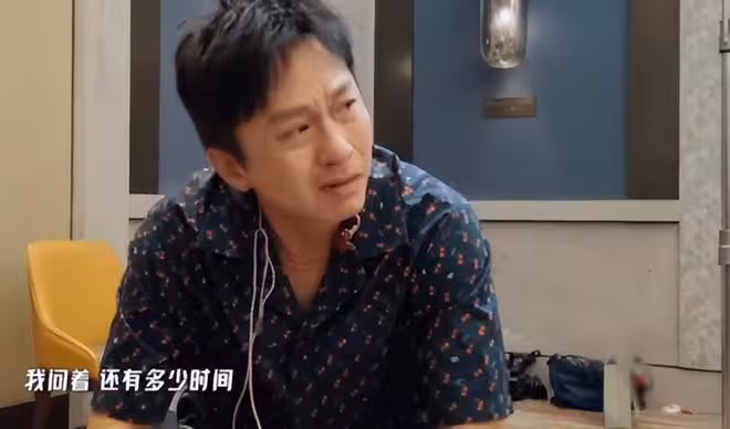 當年官宣有多爺們如今摘戒指就有多霸氣！這段感情一直鹿晗說了算
