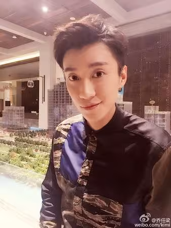 喬任梁出道18年!父穿「兒生前最愛的粉色」掃墓:仍不習慣沒有你的四季