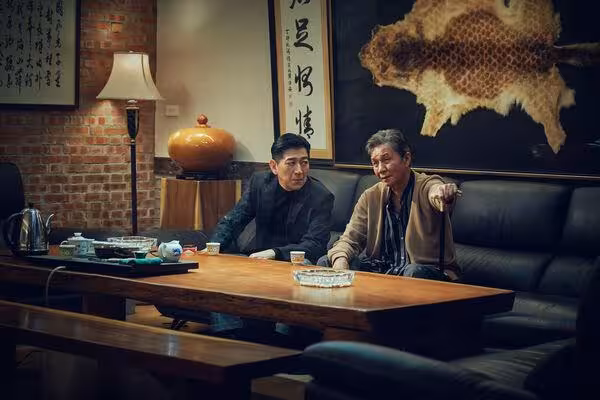 《角頭》出現新勢力! 「南霸天」黃鐙輝穿金項煉、花襯衫撂狠話