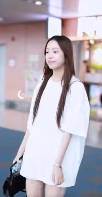 星二代們集體出動一個比一個「丑」，董璇女兒靠高雲翔一枝獨秀