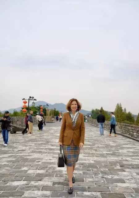 英國駐華大使吳若蘭舉辦宴會！李湘母女受邀，王詩齡穿新中式美翻
