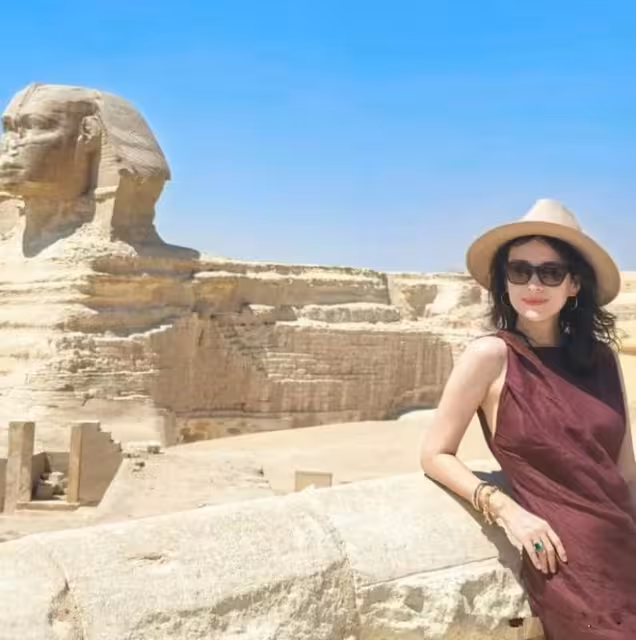 章子怡埃及度假愜意像女王，汪峰帶全家旅遊森林北愁眉苦臉像怨婦