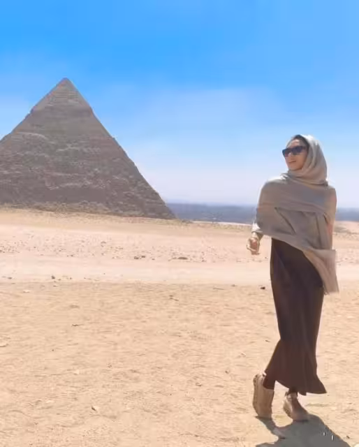 章子怡埃及度假愜意像女王，汪峰帶全家旅遊森林北愁眉苦臉像怨婦