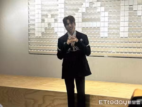 誠意滿分!張東雨台灣受訪自爆:裡面沒穿 中空西裝打開全場驚呼