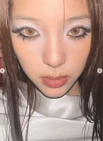 歐陽娜娜「罕見化藍眼影」妝容變了!幕後被拍真面目 網:乍看沒認出