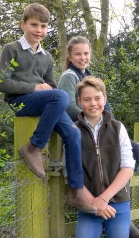 威廉凱特育兒引關注，喬治夏洛特「寵弟」溫暖瞬間曝光！
