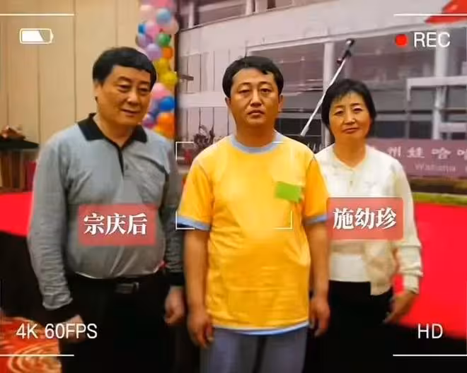 施幼珍罕見照曝光，晚年遊山玩水生活愜意，過得比杜建英更瀟灑！