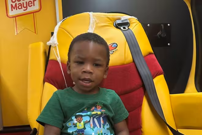 3歲男童被遺忘車內活活烤死！父母崩潰：我們的孩子本應活著……