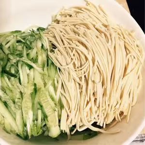 可以吃一整個夏天的黃瓜拌豆皮
