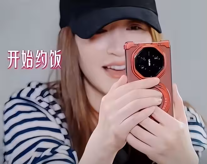 《姐姐當家》李小冉把何炅微信刪了,李小冉回應網友說她情商低