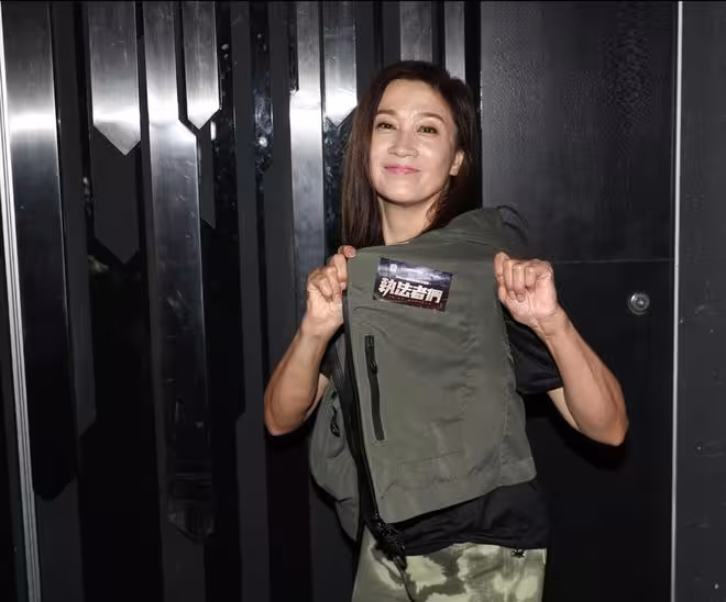 58歲TVB女星自爆沒離巢!與內地武警老公三次懷孕沒結果!老公曾找過代孕