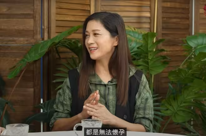 58歲TVB女星自爆沒離巢!與內地武警老公三次懷孕沒結果!老公曾找過代孕