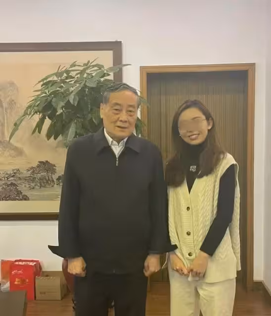 杜建英朋友圈首曝光：送別宗慶後克制，頭像引熱議：她到底是誰？