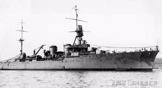 平庸的法國條約艦,經過三代改造成為最強重巡,可惜結局太淒涼!