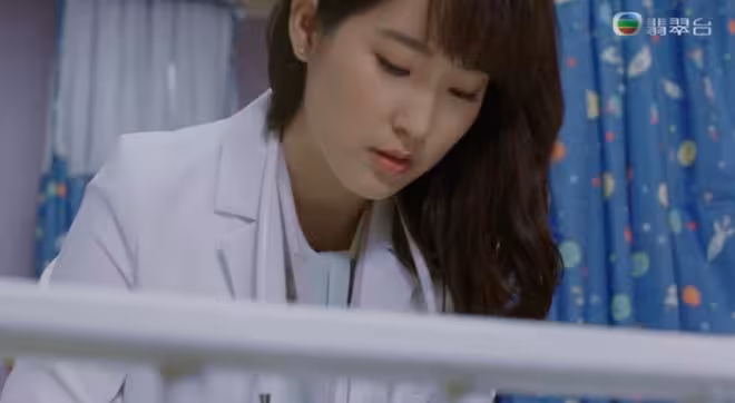 恭喜!前TVB小花過大禮六對龍鳳鐲搶眼!大曬火辣婚照,上圍豐滿吸睛!