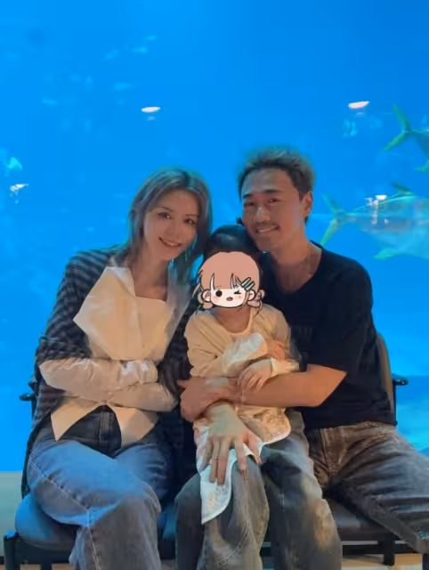 林峯一家三口游新加坡!5歲女兒格格罕見露正面!笑起來和爸爸一模一樣
