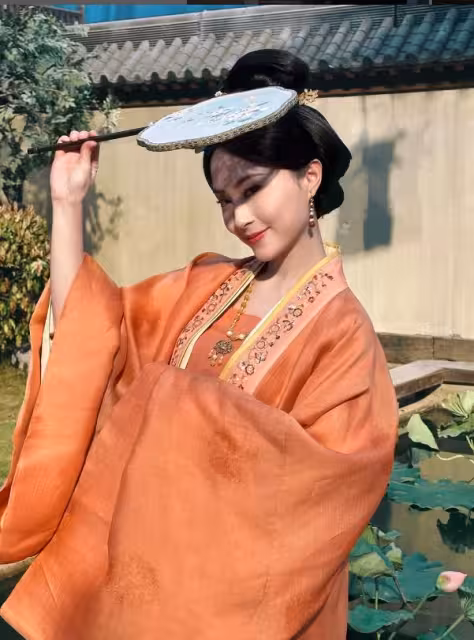 31歲TVB女星首次參演於正古裝劇!大讚場景又漂亮又大!網友大讚是古典美人!
