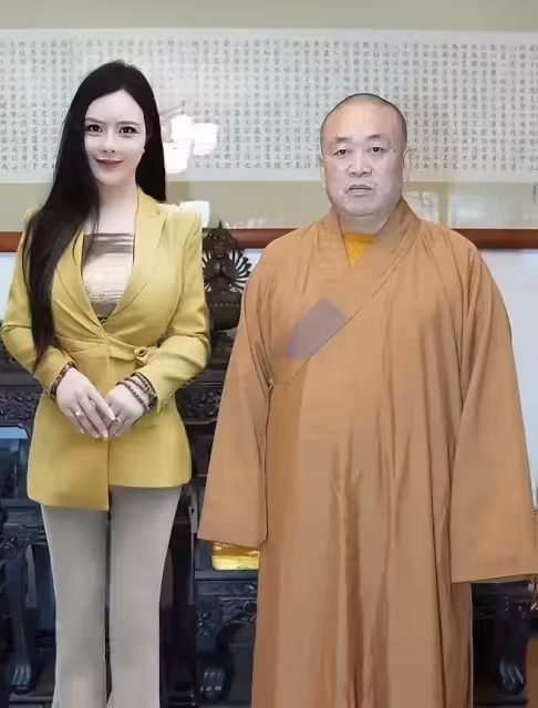 記者曝釋永信在鄭州有2套房，包養2個大學生，女畫家魔鬼身材曝光