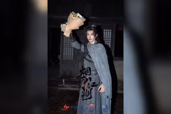 曹佑寧首度拍大陸短劇!古裝上陣「熱到懷疑人生」吊鋼絲靠肌肉撐