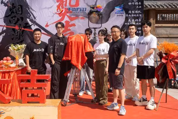 曹佑寧首度拍大陸短劇!古裝上陣「熱到懷疑人生」吊鋼絲靠肌肉撐