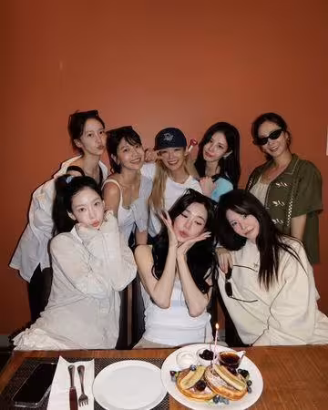 離開SM感情沒散!少女時代為蒂芬妮慶生 8人合體美照連發粉絲暴動