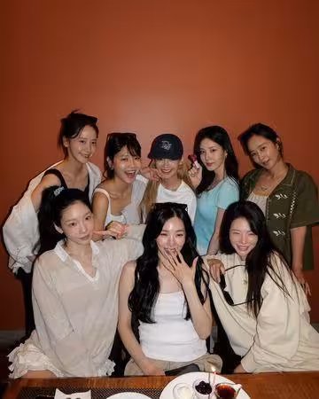 離開SM感情沒散!少女時代為蒂芬妮慶生 8人合體美照連發粉絲暴動