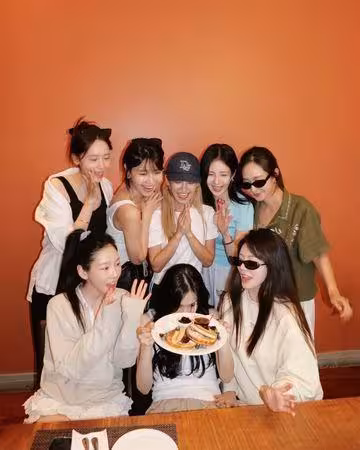 離開SM感情沒散!少女時代為蒂芬妮慶生 8人合體美照連發粉絲暴動