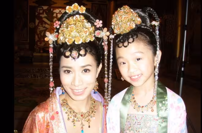 TVB兩大童星17年後再同框！「小劉三好」長成文青美女！公開呼籲「小金玲」現身！
