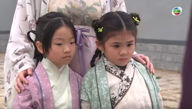 TVB兩大童星17年後再同框！「小劉三好」長成文青美女！公開呼籲「小金玲」現身！